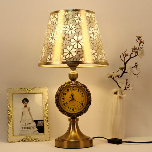 Vintage Table Lamp with Built-in Clock - A Timeless Classic