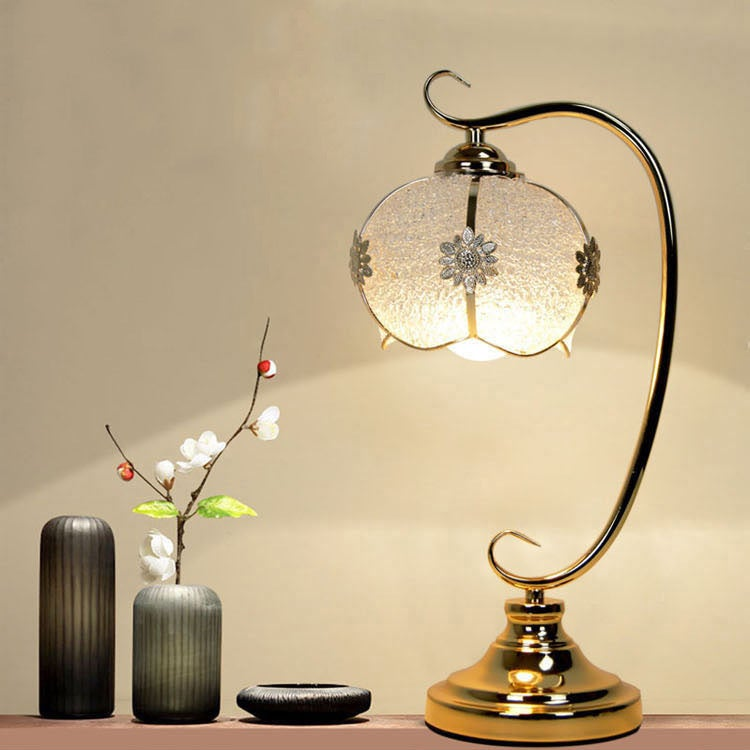 Vintage Floral Table Lamp with Curved Arm - A Touch of Romantic Elegance