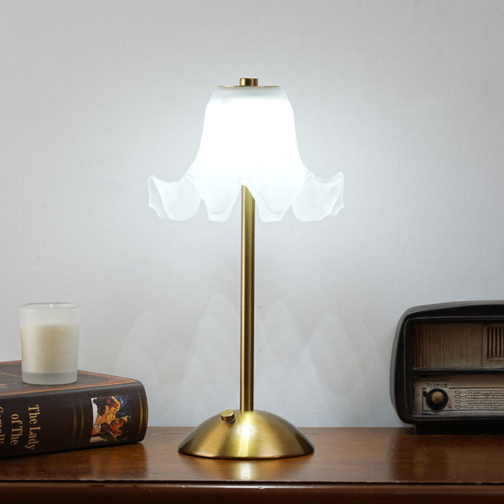 Delicate Flower-Shaped Table Lamp - A Touch of Romantic Elegance