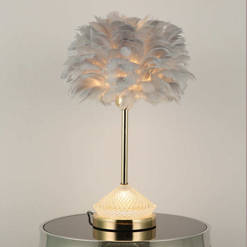 Luxurious Feather Table Lamp - A Touch of Glamour