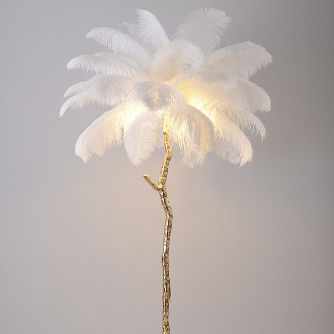 Luxurious Feather Floor Lamp - A Touch of Glamour