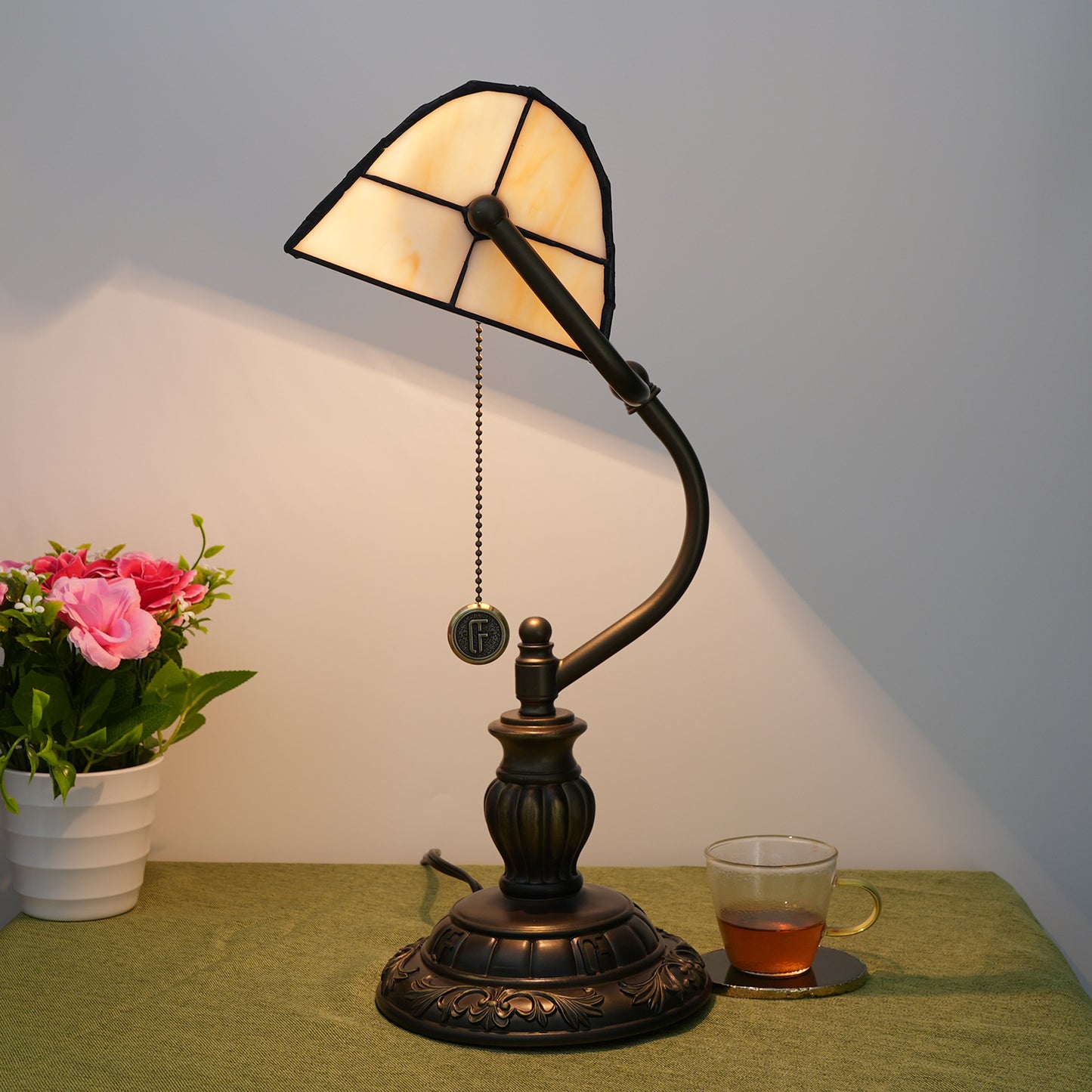 Vintage Tiffany Style Banker's Lamp - A Touch of Timeless Elegance