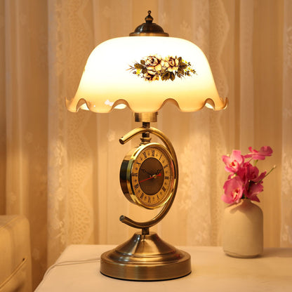 Vintage Table Lamp with Built-in Clock - A Timeless Classic