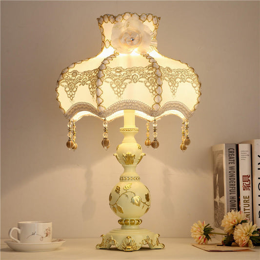 Vintage Floral Table Lamp with Crystal Accents - A Touch of Romantic Elegance