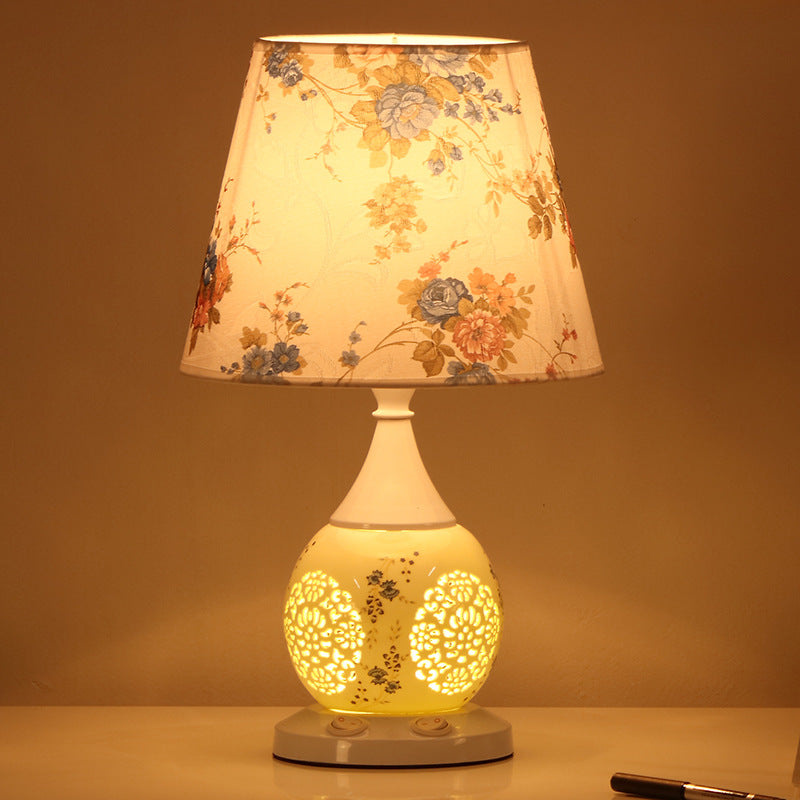 Vintage Floral Table Lamp with Ceramic Base - A Touch of Romantic Elegance