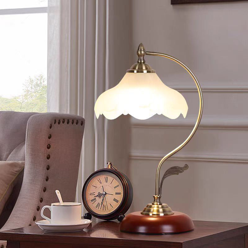 Vintage Swan Neck Table Lamp - A Touch of Timeless Elegance