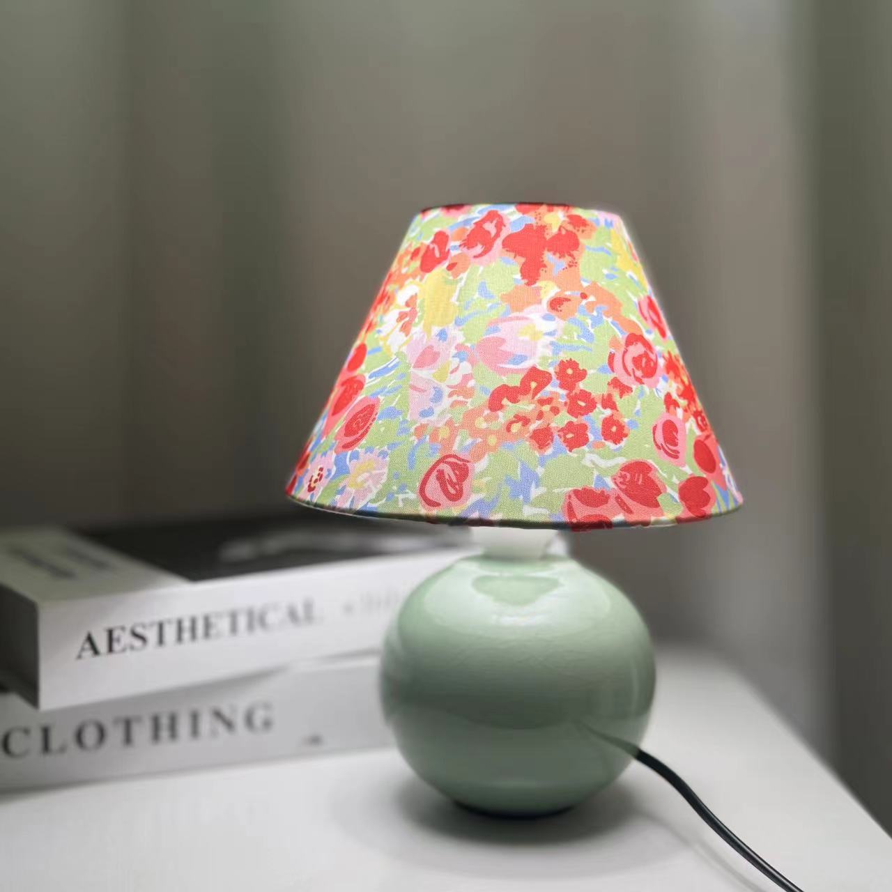 Vintage Floral Table Lamp - A Touch of Romantic Elegance