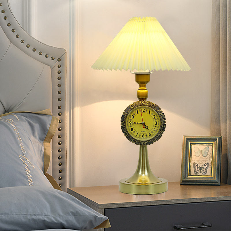 Vintage Table Lamp with Built-in Clock - A Timeless Classic