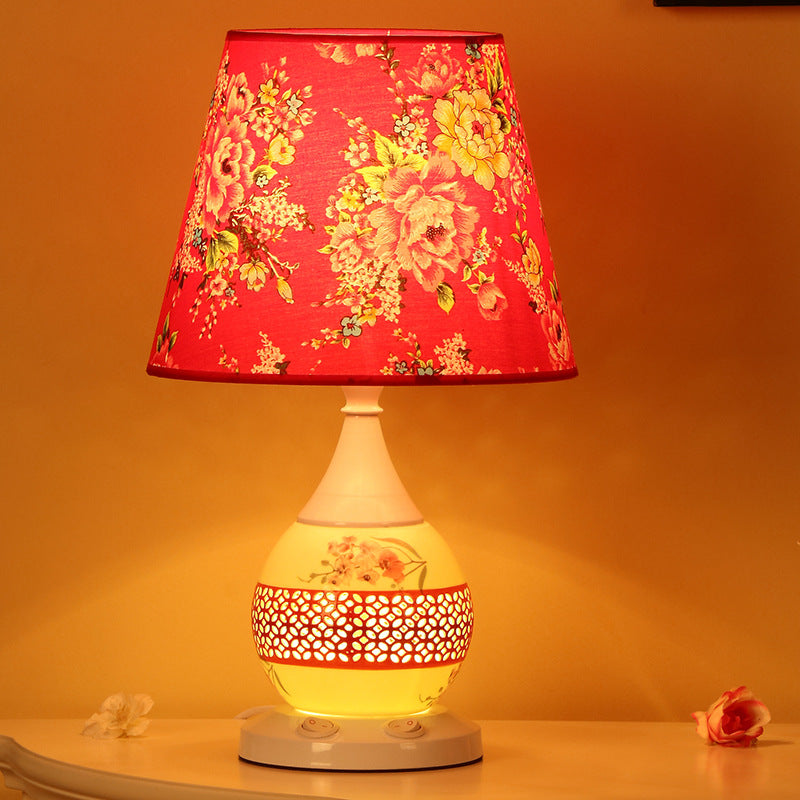 Vintage Floral Table Lamp with Ceramic Base - A Touch of Romantic Elegance