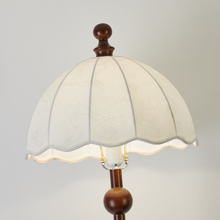 Vintage-Inspired Beaded Floor Lamp - A Touch of Nostalgia