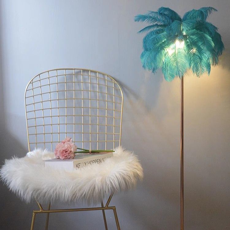 Luxurious Feather Floor Lamp - A Touch of Glamour