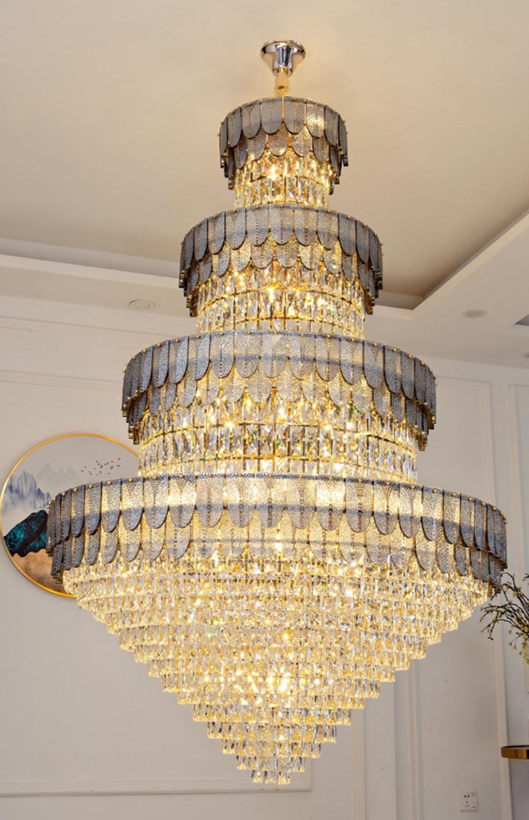 Grandiose Crystal Chandelier - A Majestic Masterpiece