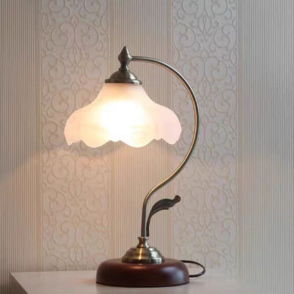 Vintage Swan Neck Table Lamp - A Touch of Timeless Elegance