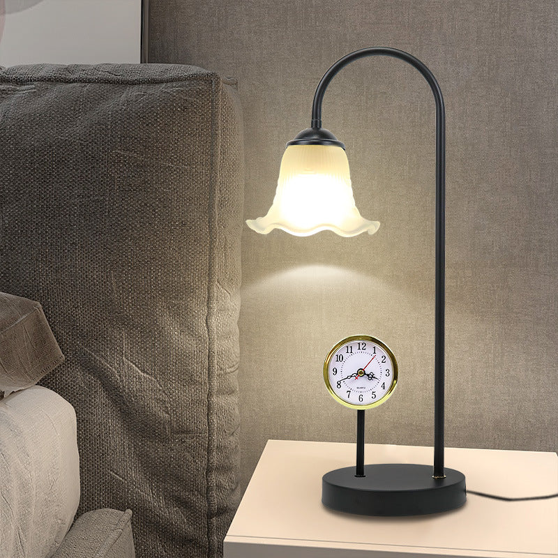 Vintage Table Lamp with Built-in Clock - A Timeless Classic