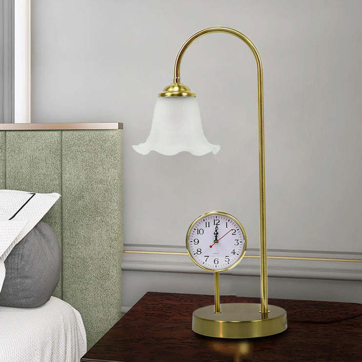 Vintage Table Lamp with Built-in Clock - A Timeless Classic