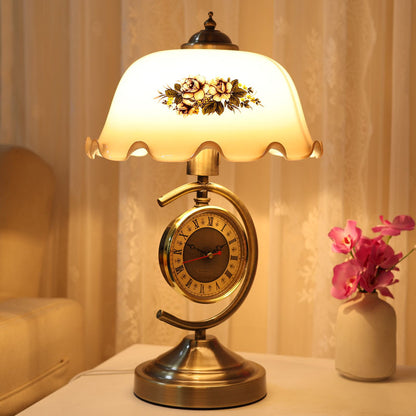 Vintage Table Lamp with Built-in Clock - A Timeless Classic