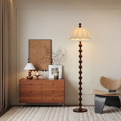 Vintage-Inspired Beaded Floor Lamp - A Touch of Nostalgia