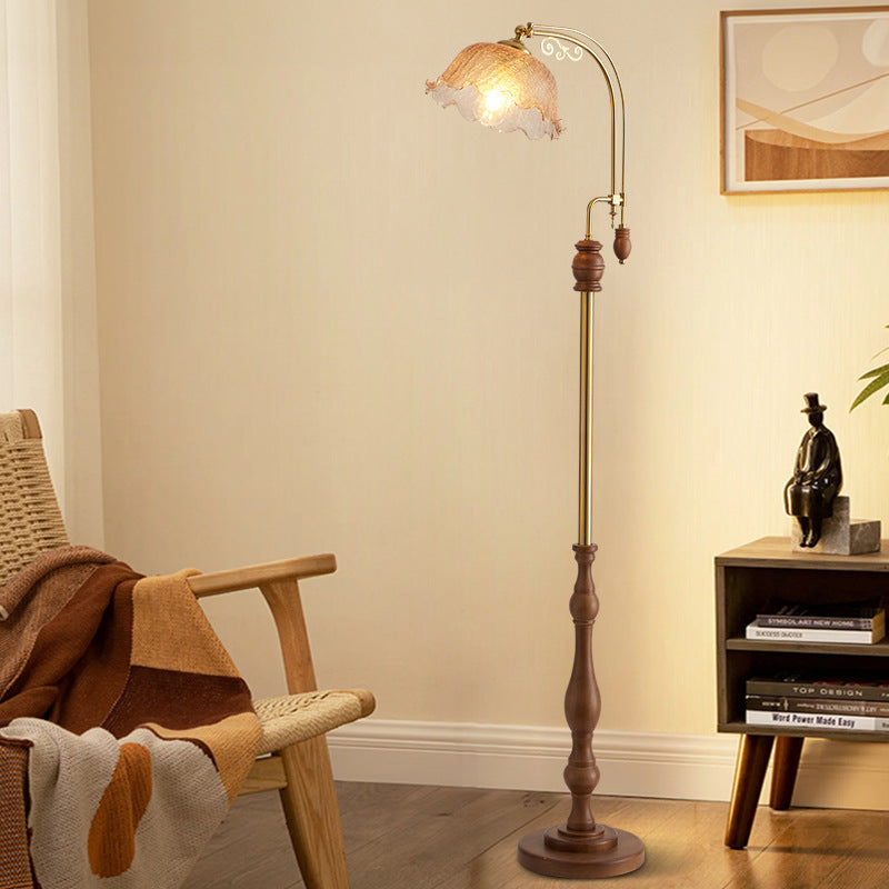 Vintage-Inspired Floor Lamp with Glass Shade - A Touch of Nostalgia