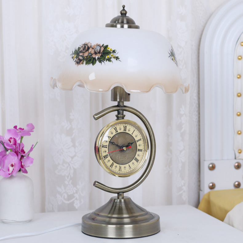 Vintage Table Lamp with Built-in Clock - A Timeless Classic