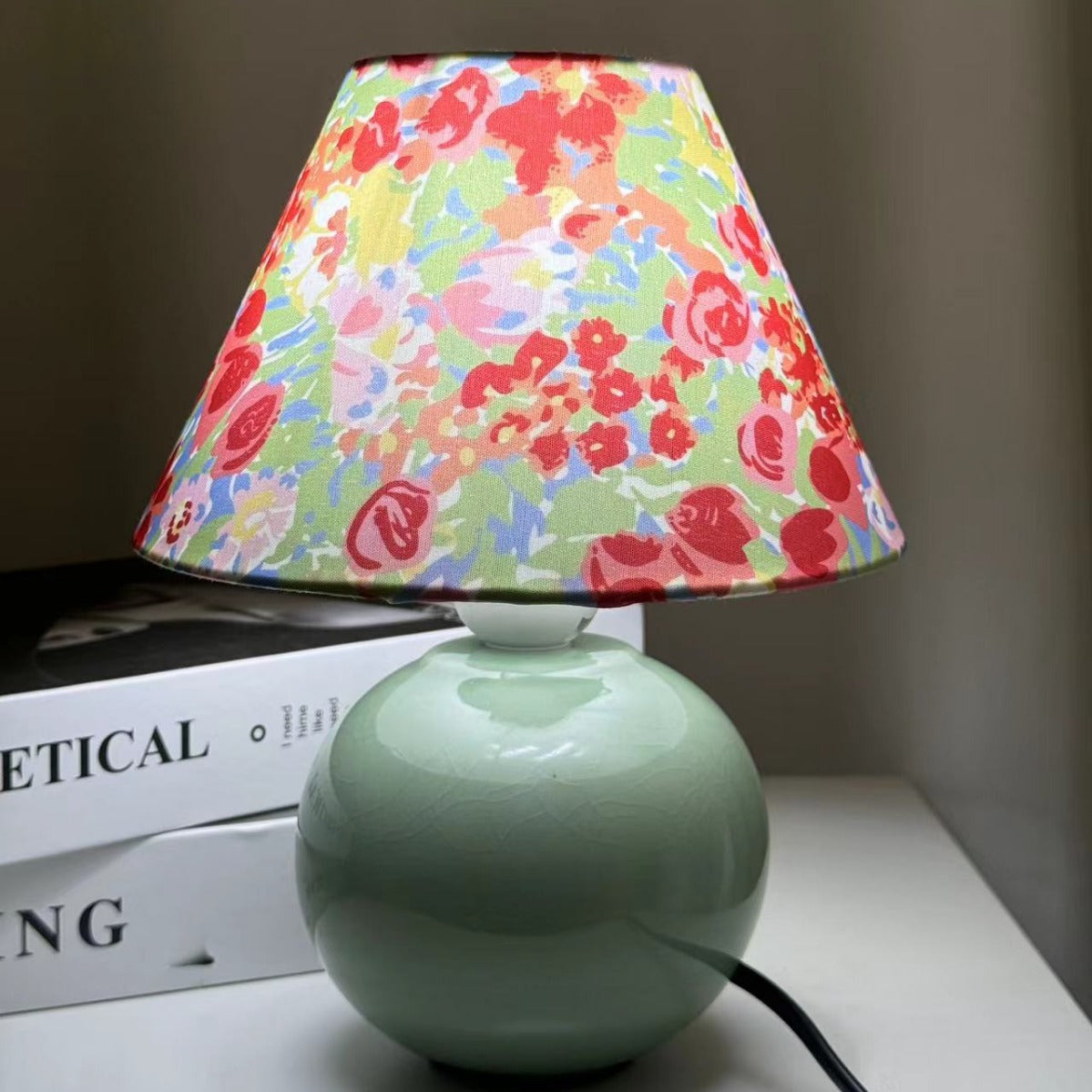 Vintage Floral Table Lamp - A Touch of Romantic Elegance