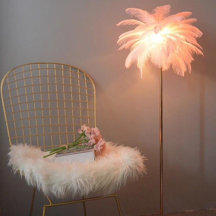 Luxurious Feather Floor Lamp - A Touch of Glamour