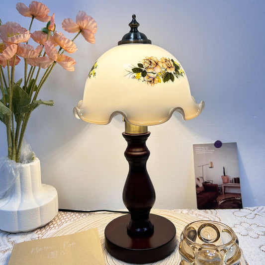 Vintage Floral Table Lamp - A Touch of Romantic Elegance