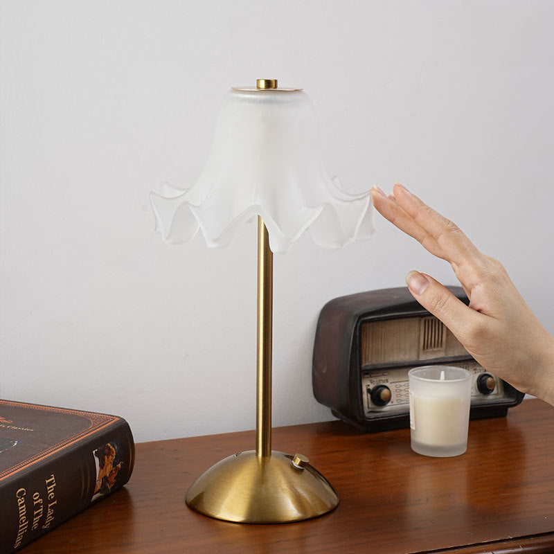 Delicate Flower-Shaped Table Lamp - A Touch of Romantic Elegance