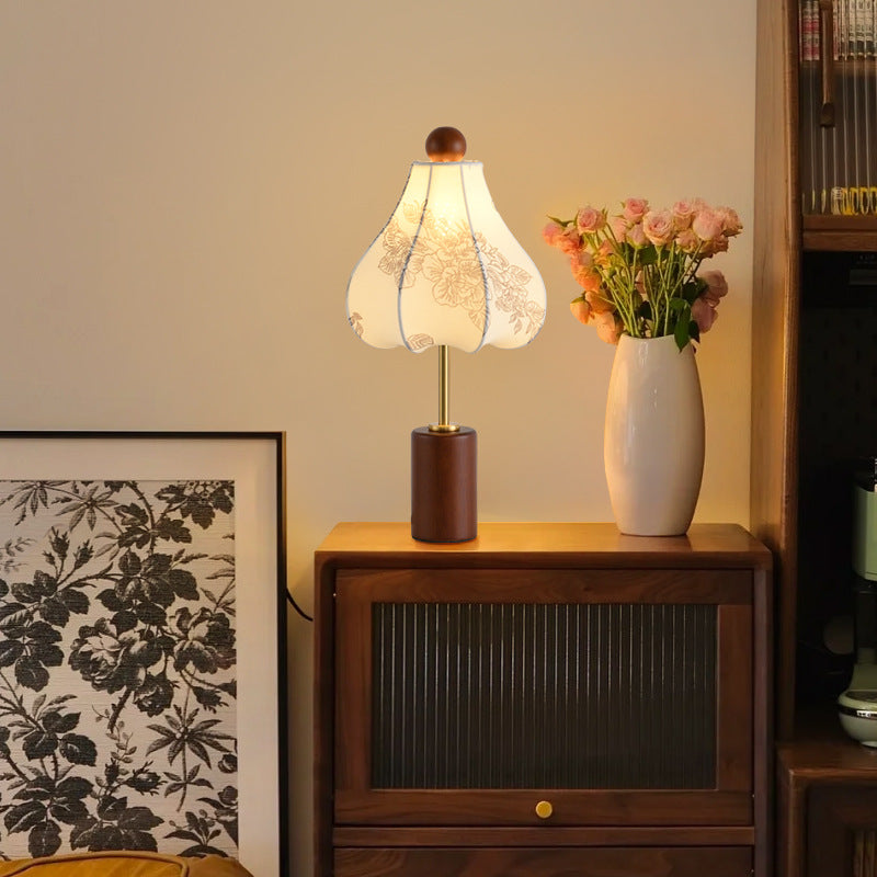 Vintage Floral Table Lamp - A Touch of Romantic Elegance