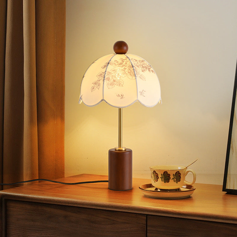 Vintage Floral Table Lamp - A Touch of Romantic Elegance